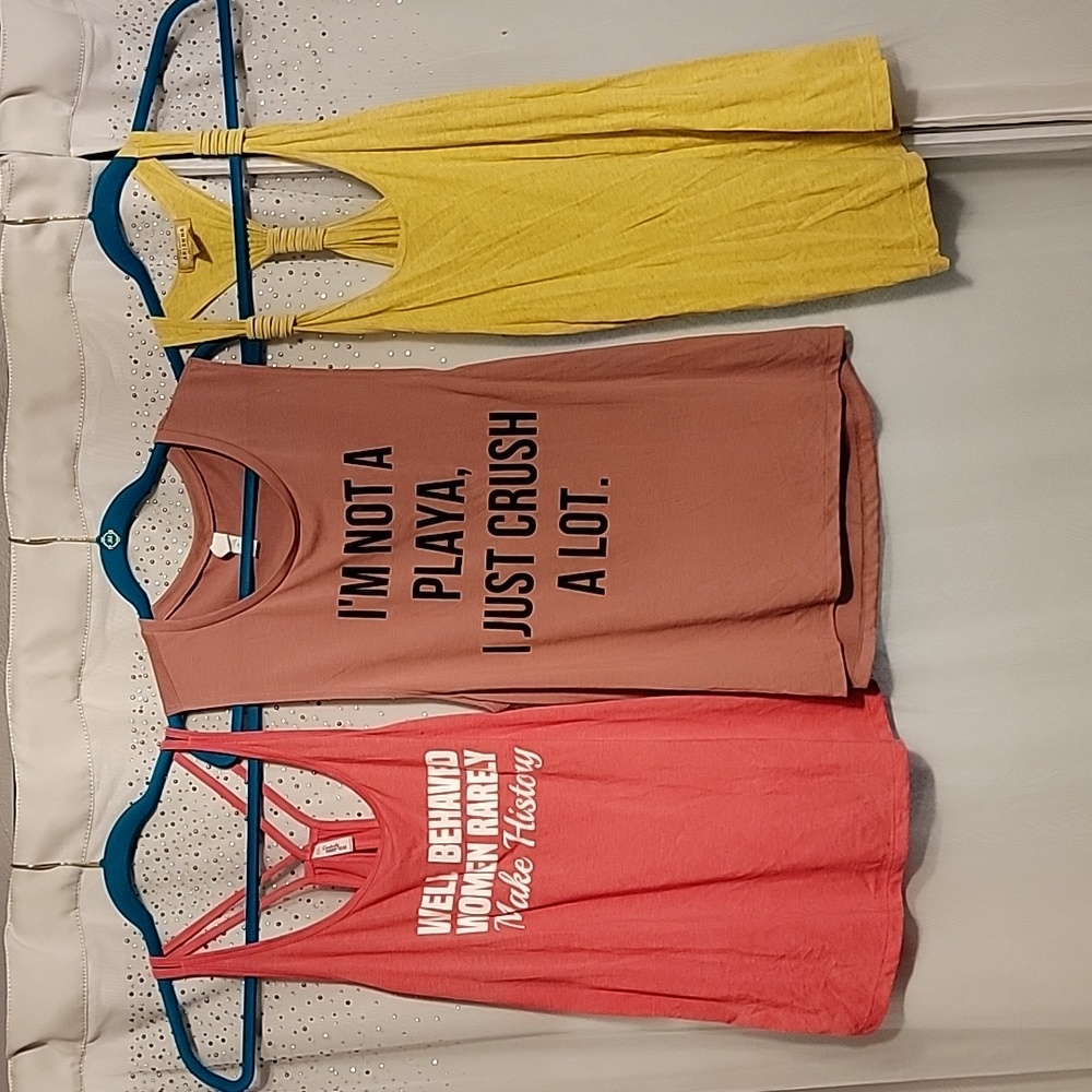 Lot of 3 tanks